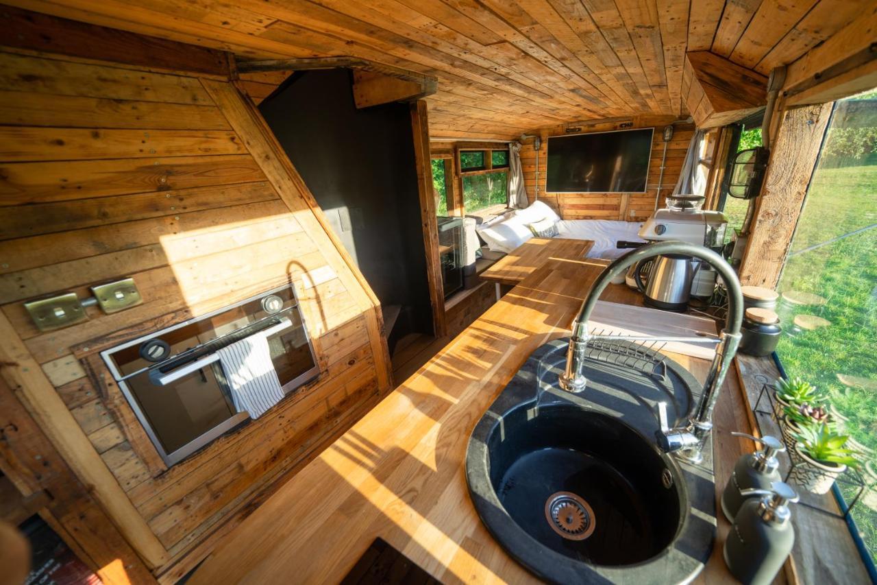 Delightful 2 Bed Double Decker Bus With Hot Tub Hotel Uckfield Eksteriør billede